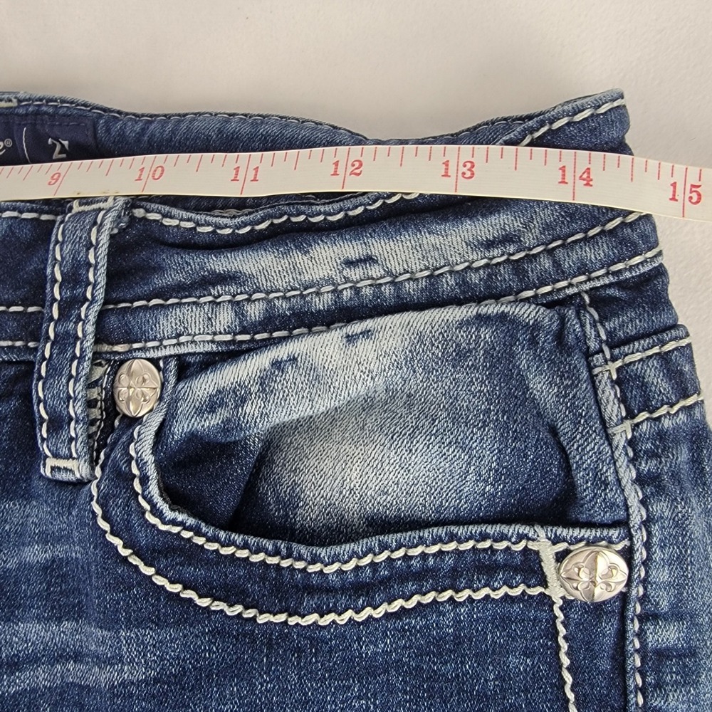 Miss Me Mid-Rise Bermuda Shorts 27 Medium Wash Embroidered Dreamcatcher Denim - Picture 5 of 9